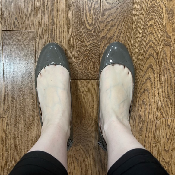 Vera Wang grey Helen patent leather ballet flat slip on shoes 9 - Picture 11 of 13